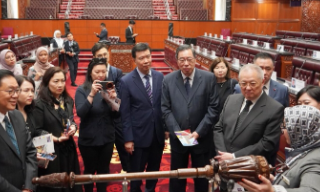 【视频】香港立法会考察团拜访马来西亚上下议院 参观国会大楼