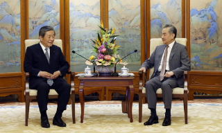 【视频】王毅就核污水排海及台湾问题等 向日本自民党总务会长阐明立场