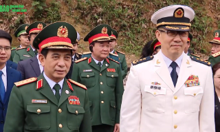 【视频】中越防长会面 董军：两军应乘势而为推进合作