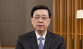 李家超：电动私家车占新登记私家车比例增至约七成 增速世界前列