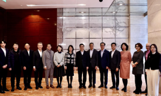 李家超与港人在京商会午宴 称商会致力推动京港多方面合作