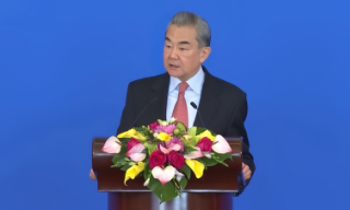 王毅：面对世界动荡冲突 中国将坚...