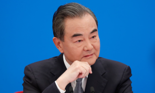 【视频】中方批美进行关税数字游戏 王毅：美方不能任意妄为