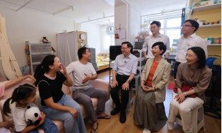 李家超落区视察简约公屋项目 宣布9.17发表新一份《施政报告》
