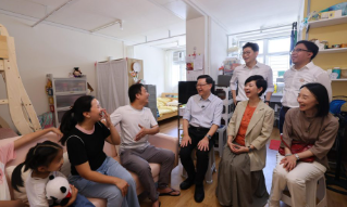 【视频】李家超落区视察简约公屋项目 宣布9.17发表新一份《施政报告》