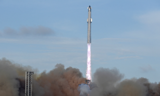 SpaceX“星舰”第十次试飞成功 马斯克赞扬团队表现出色