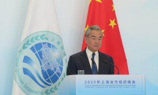 王毅：峰会取得八大成果 接受老挝加入成员增至27个