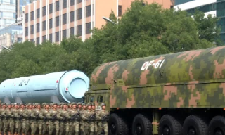 九三阅兵｜装备方队登场！“国之重器”一一亮相