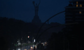 乌方称哈尔科夫遭俄空袭 约3万用...