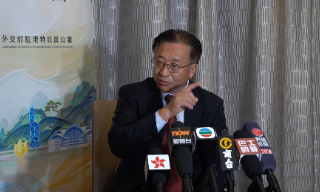 【视频】外交部驻港公署结束新疆行程 崔建春：安全与发展缺一不可