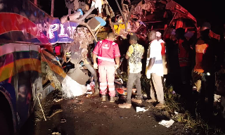 乌干达发生严重车祸 致63人死亡