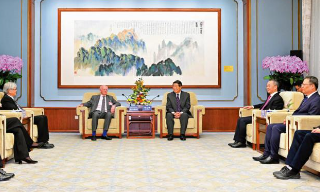 何立峰：中国将继续扩大金融高水平...